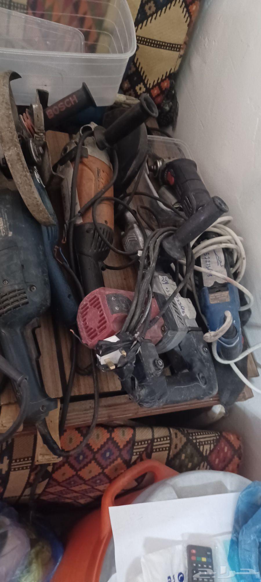 Tool repair technician. I repair tools such as rocket, disk.64330639914242112