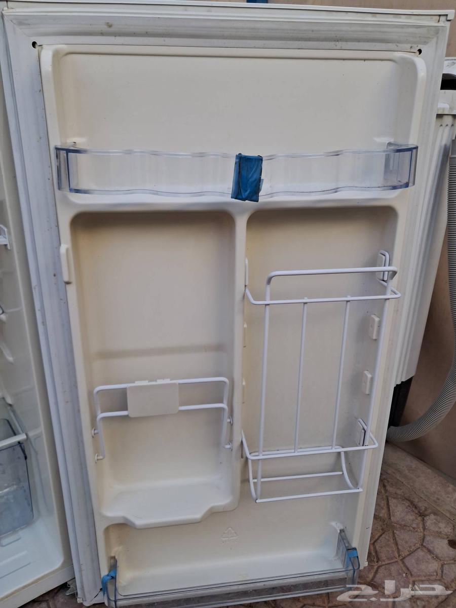 Small clean refrigerator for personal use only, price 40063679658185219111
