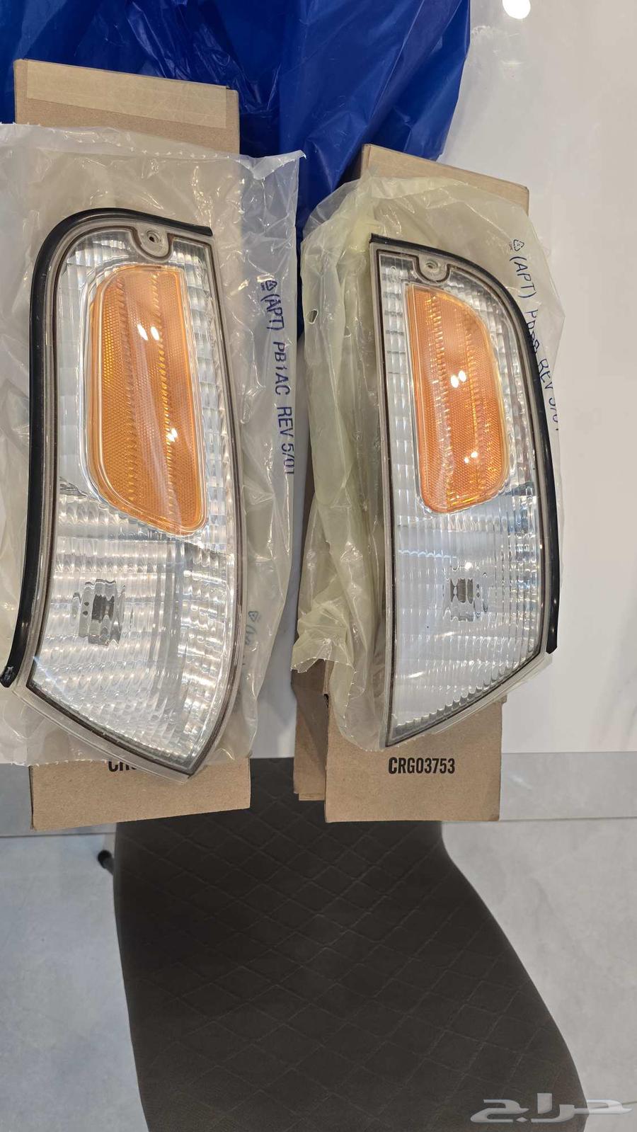 شمعات فورد فكتوريا 2011 امامية وكالة أصلي مستعمله64370871282307112