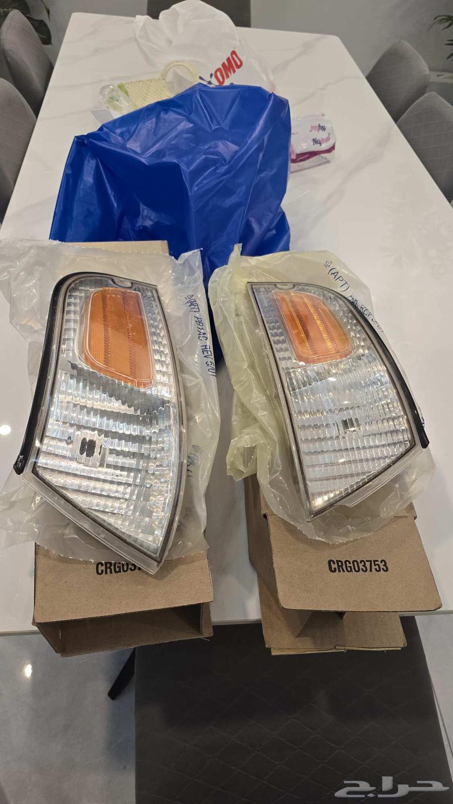 شمعات فورد فكتوريا 2011 امامية وكالة أصلي مستعمله64370871282307111