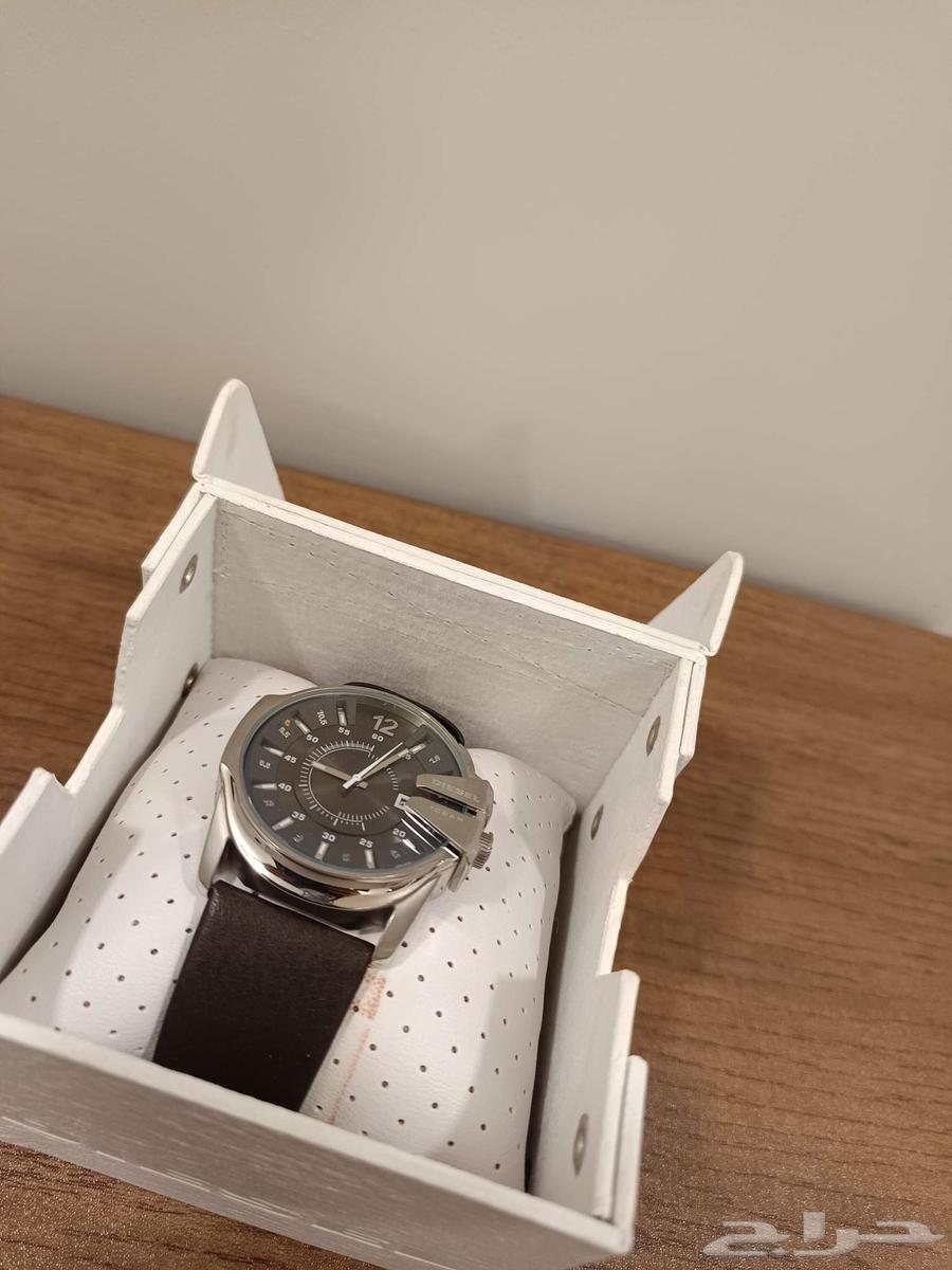 ساعة للبيع جديدة ( سعرها ب 700 ) ابغى فيها 550 ريال64581141668611110