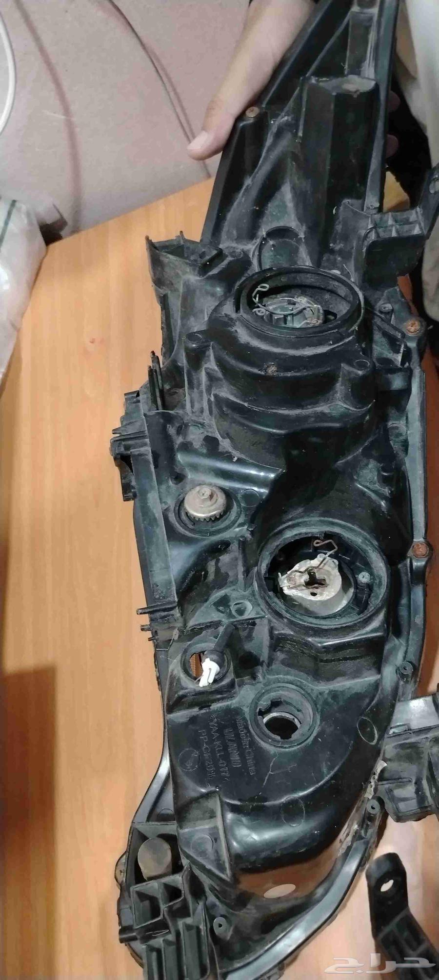 مصباح امامي لسياره تويوتا كورولا موديل 201164371745169409111