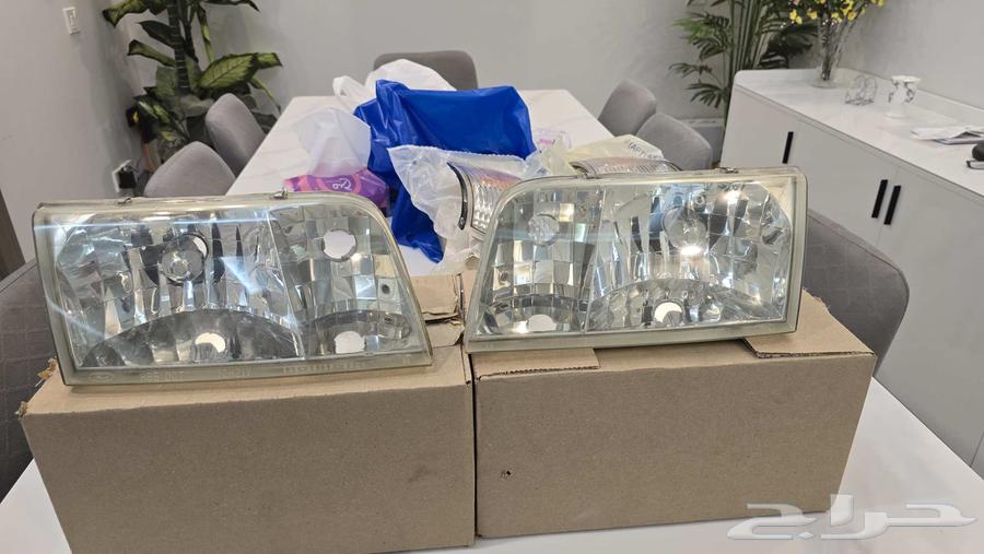 شمعات فورد فكتوريا 2011 امامية وكالة أصلي مستعمله64370871282307110