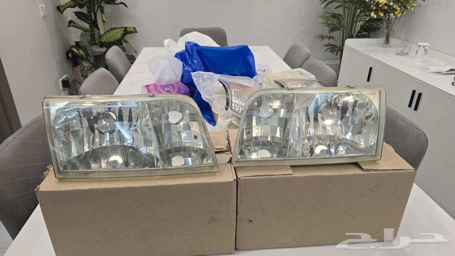 شمعات فورد فكتوريا 2011 امامية وكالة أصلي مستعمله64370871282307113