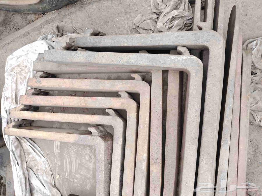 يوجد لدينا شوك او سلاح رافعات شوكيه 2.5طن64365659671939112