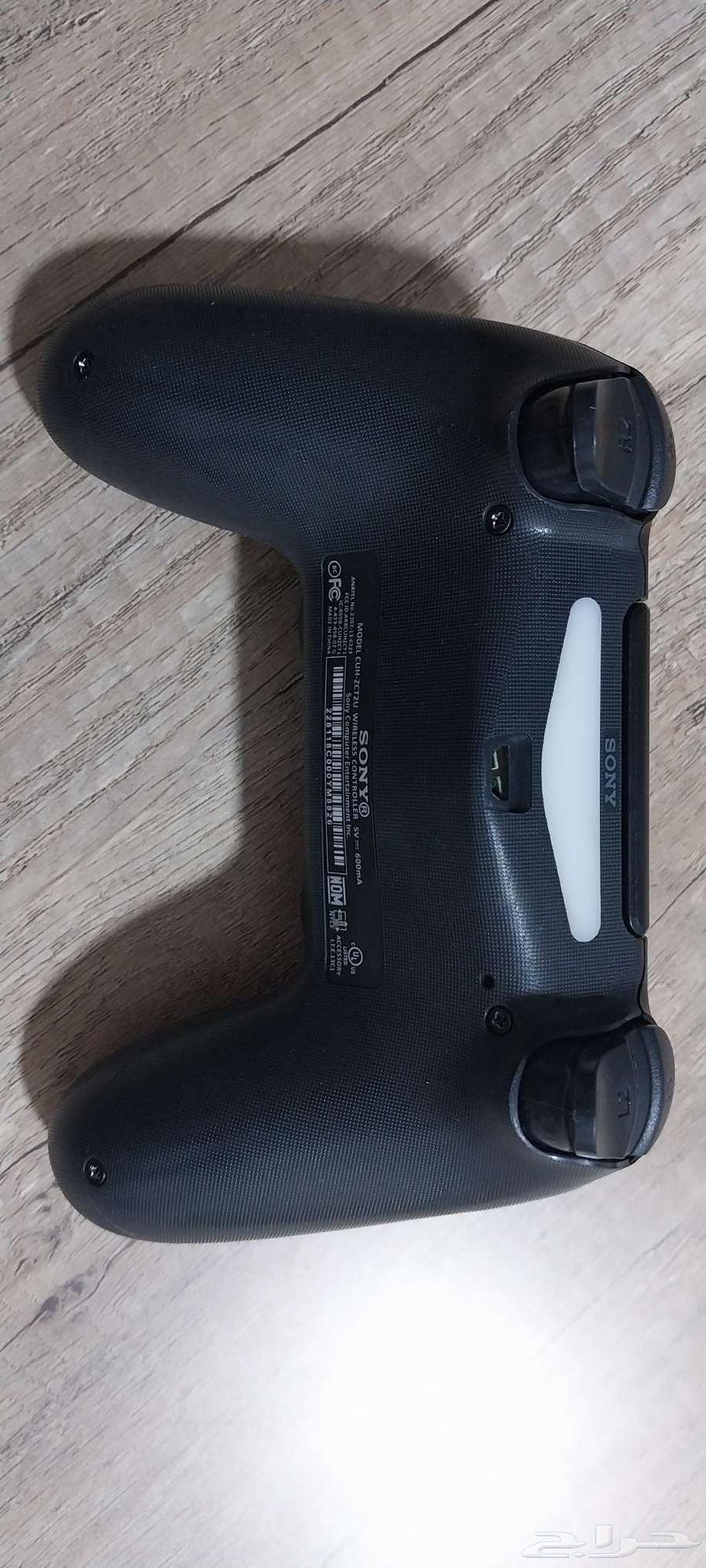 Sony 4 hand but the damage shown in the picture is new64141926244993111