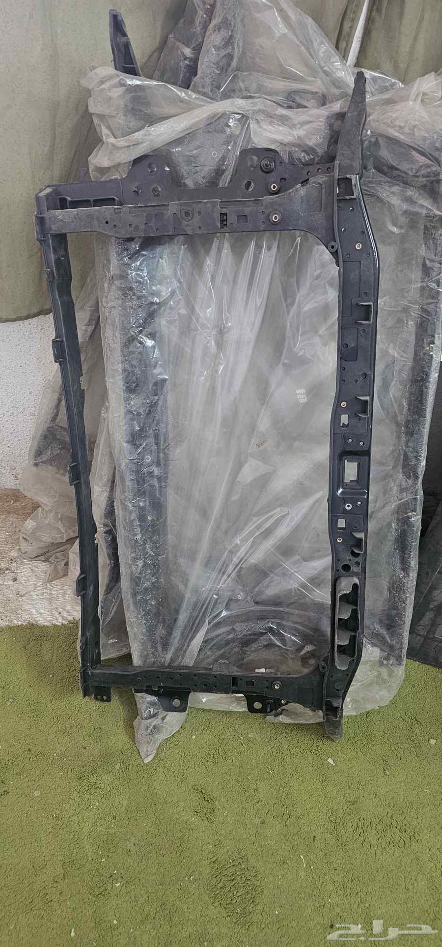 للبيع قطع غيار سيارت مختلفة أكثرها للجيلي64370410220675114