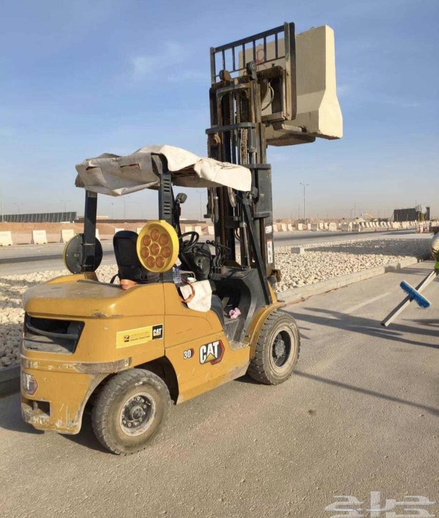 Renting forklifts, cranes, and lifting equipment64376720400513112