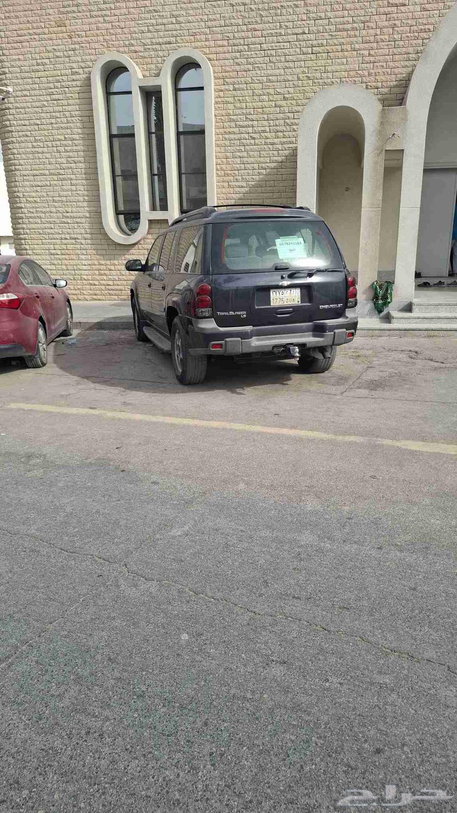 شيفروليه تريل بليزر LS وهي من فئة سيارات الدفع الرباعي متوس64381246250113113