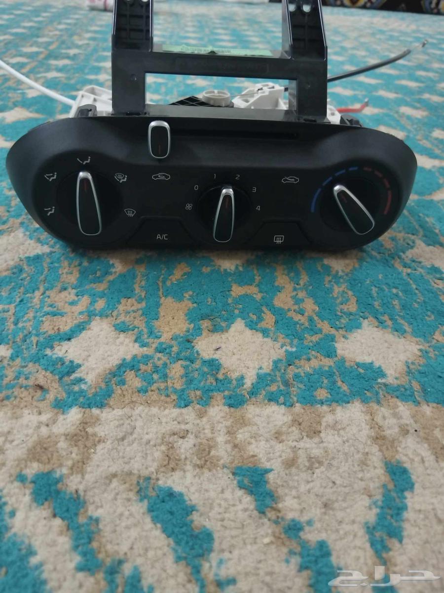 I'm showing you the air conditioning control switches for the 2025 Kia Picanto64382913940354110