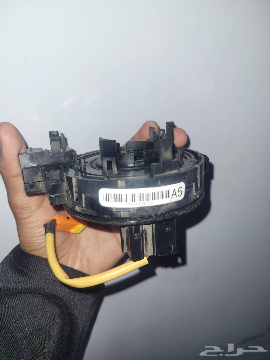 قطع غيار بيجو أصلية للبيع64377240743810110