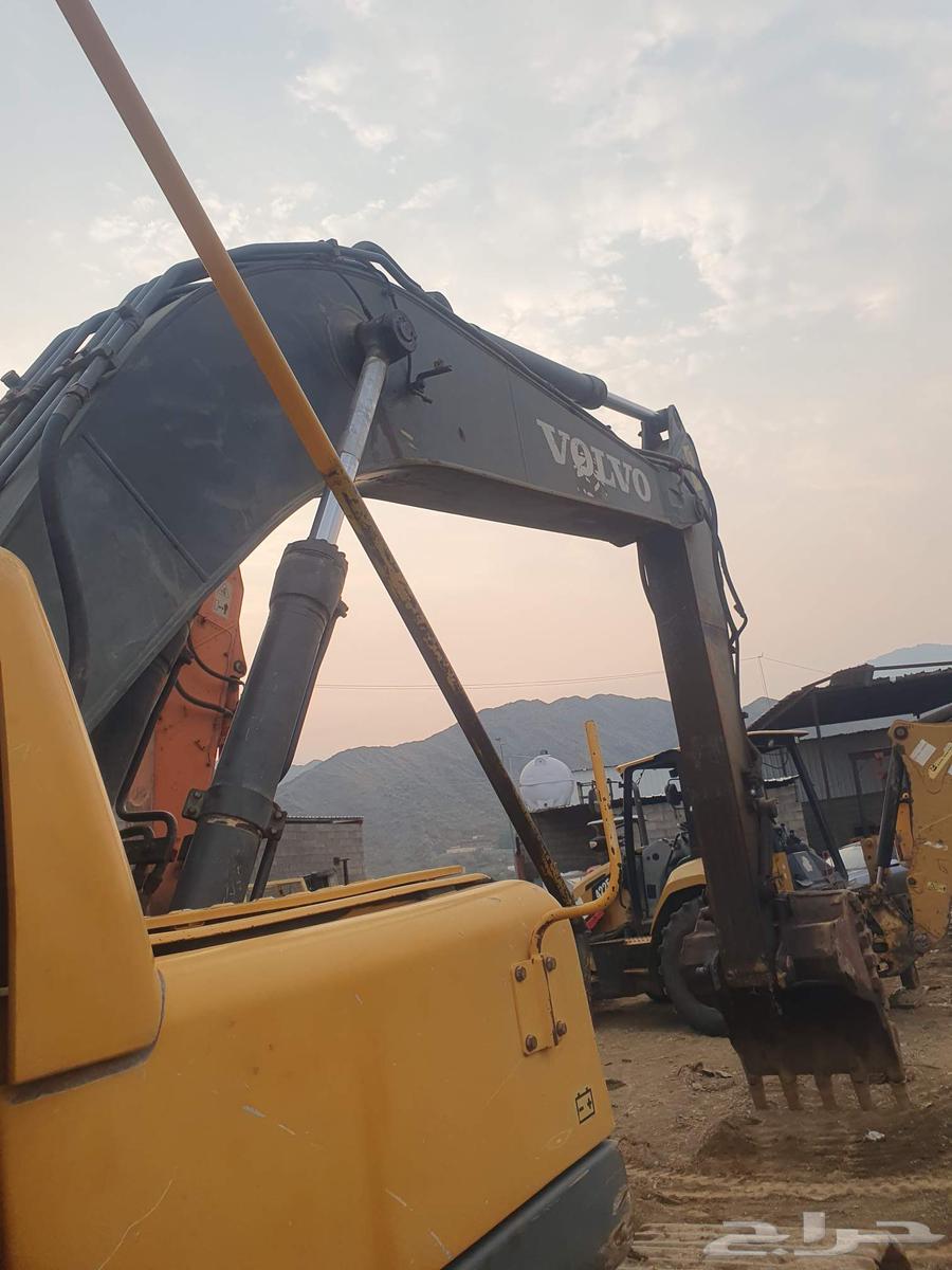 بوكلين فولفو 2008 في العقيق للبيع64373772292354112