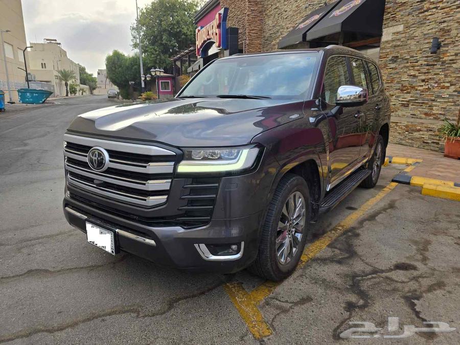 لاندكروزر في اكس VX ديزل 2024 عبداللطيف جميل كالجديد64384203203969110