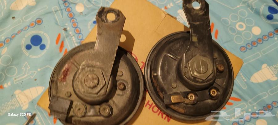 بوري لكزس اصلي مستعمل فردتين L64373521850625110