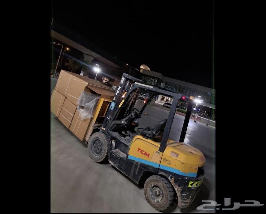 Renting forklifts, cranes, and lifting equipment64376720400513110