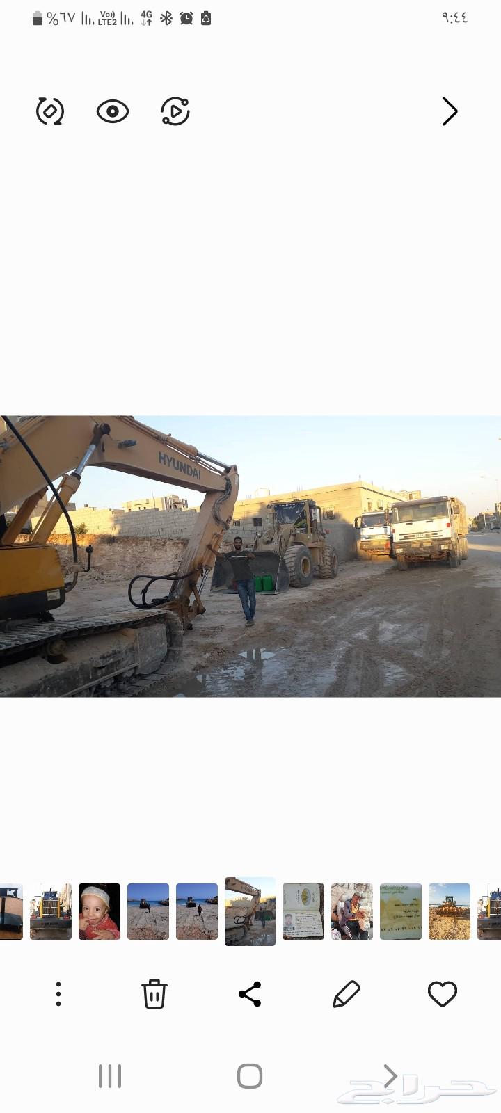 Excavators, dump trucks and trailers for excavation and backfilling64377315014401111