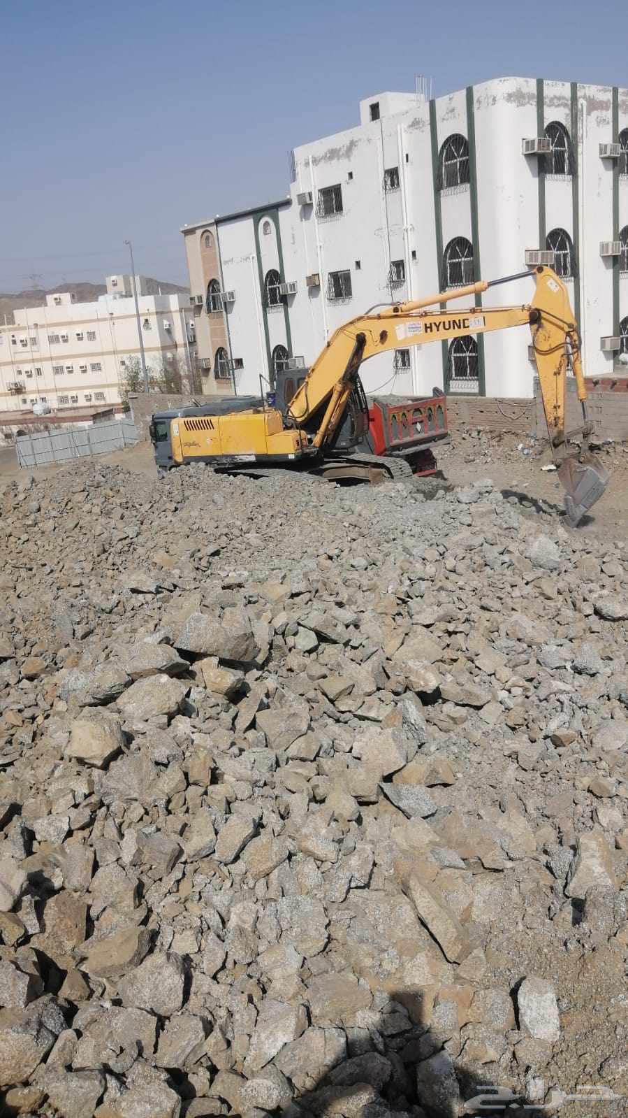 يوجد بوكلين حفر ودفن كما يوجد تريلات ترحيل دمار ومخلفات64375976480643112