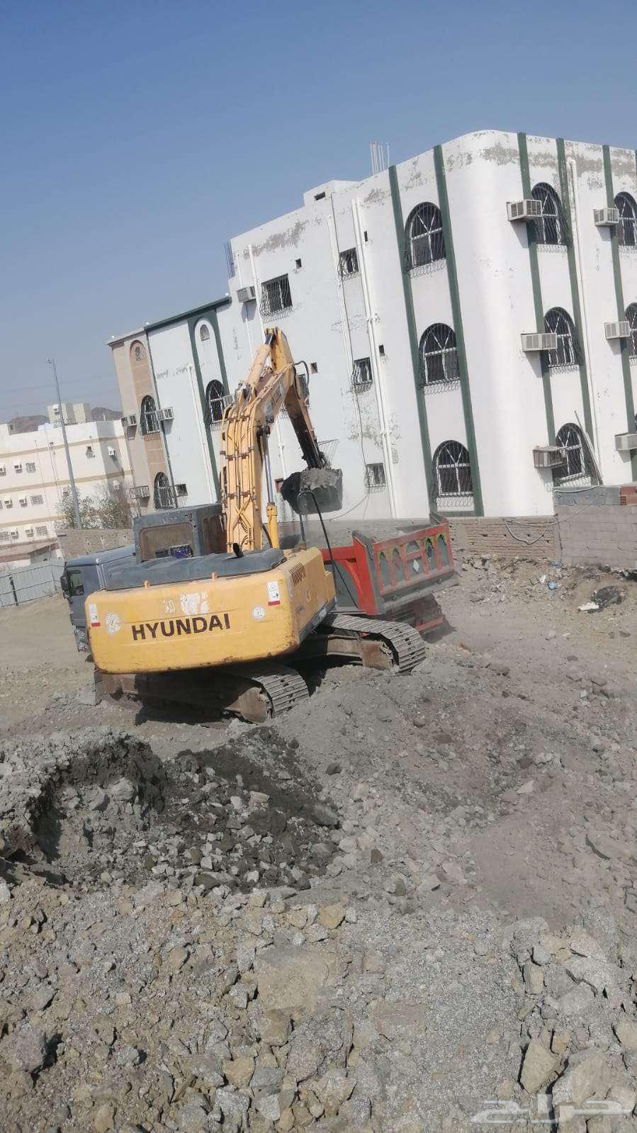 يوجد بوكلين حفر ودفن كما يوجد تريلات ترحيل دمار ومخلفات64375976480643113