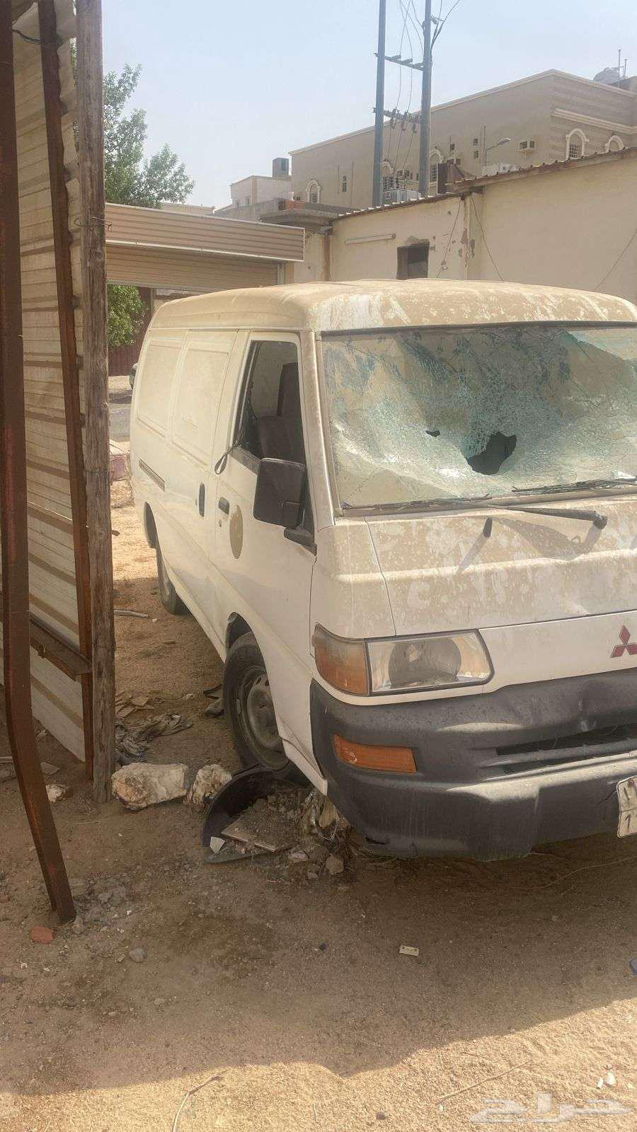 فان بضاعة متسوبيشي للبيع64376509837955114