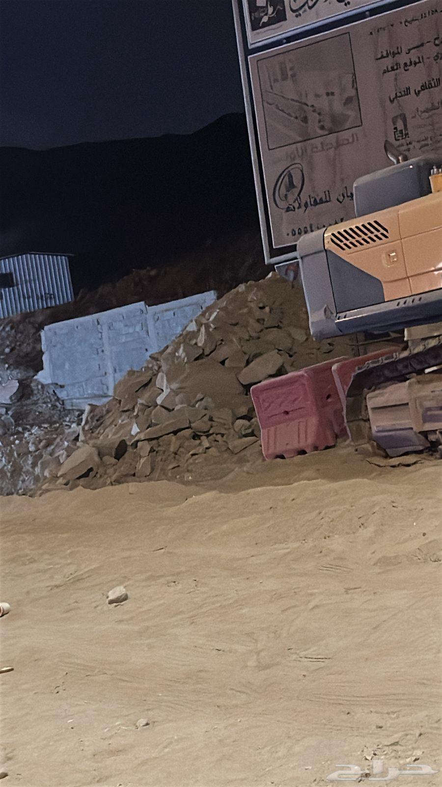 يوجد بوكلين حفر ودفن كما يوجد تريلات ترحيل دمار ومخلفات64375976480643111