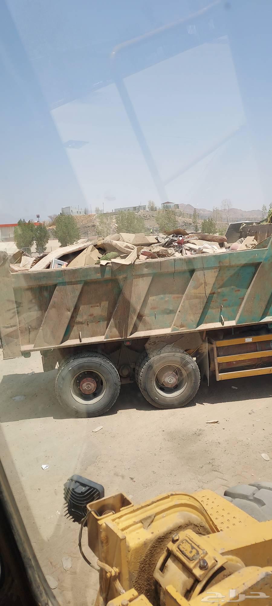 Excavators, dump trucks and trailers for excavation and backfilling64377315014401112