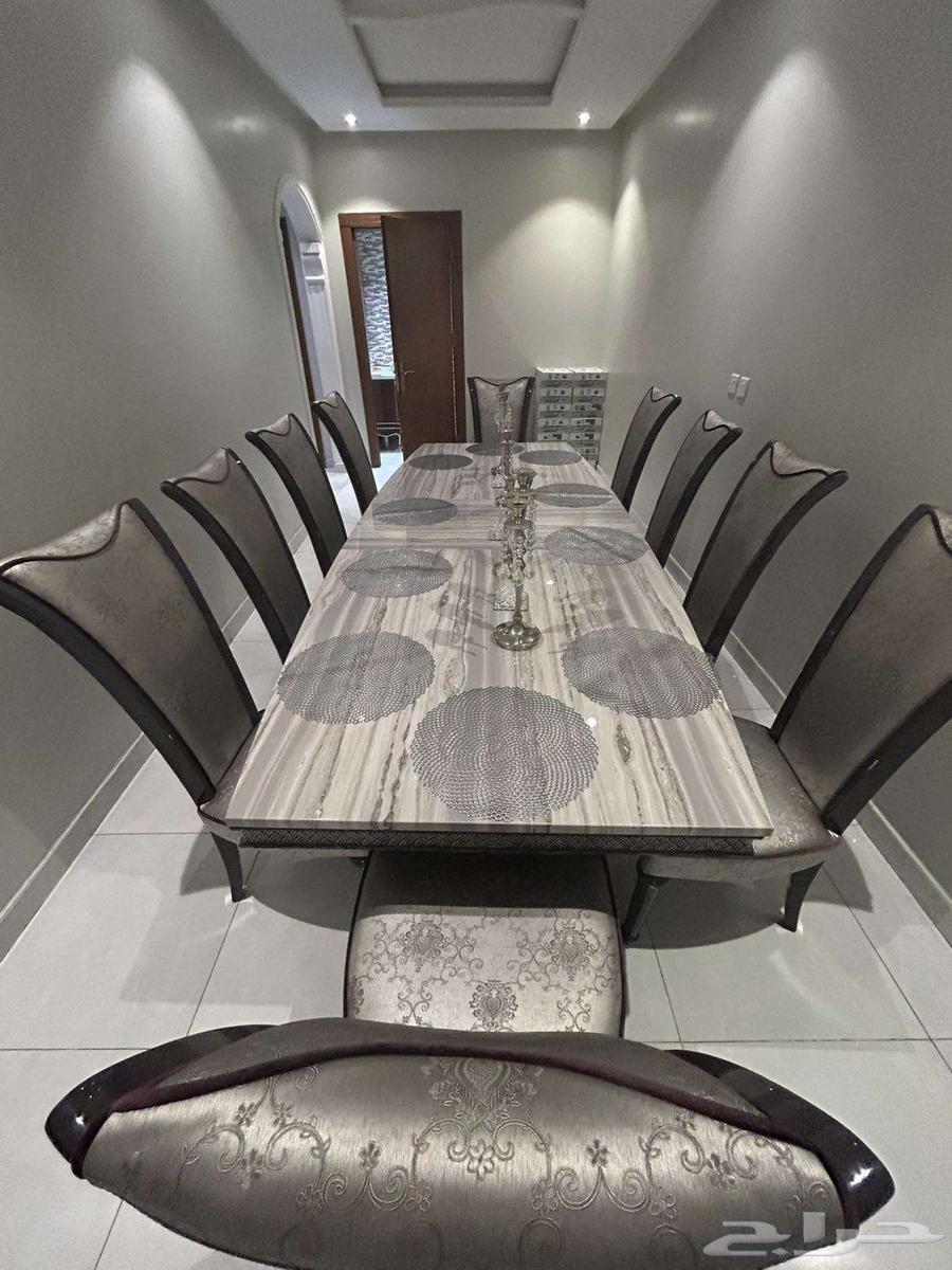 طاوله فيها 10 كراسي64203493063170110