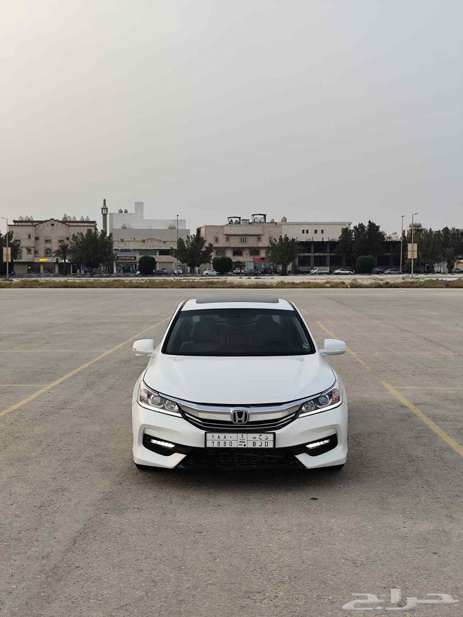 2017 Honda Accord for sale, fully loaded, 4 cylinder64394317212418111