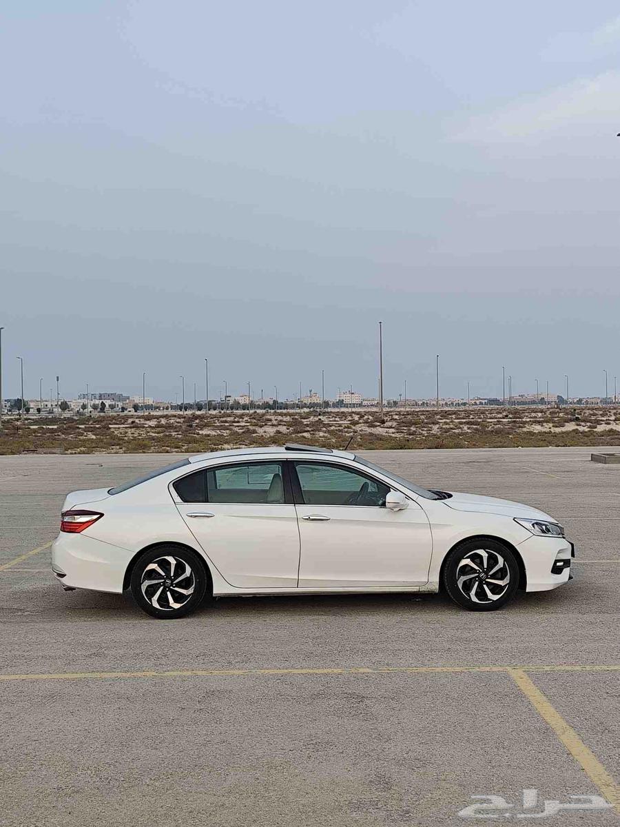 2017 Honda Accord for sale, fully loaded, 4 cylinder64394317212418113