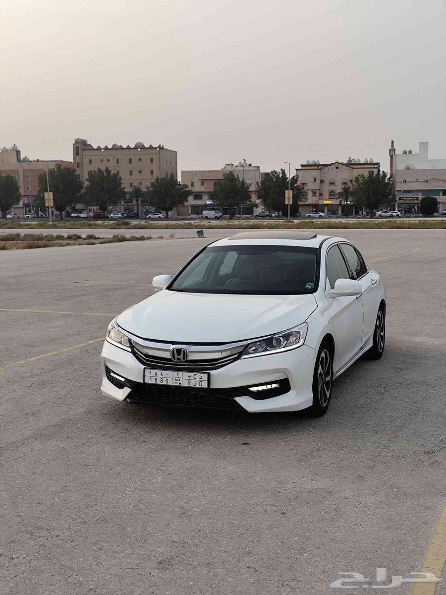 2017 Honda Accord for sale, fully loaded, 4 cylinder64394317212418110