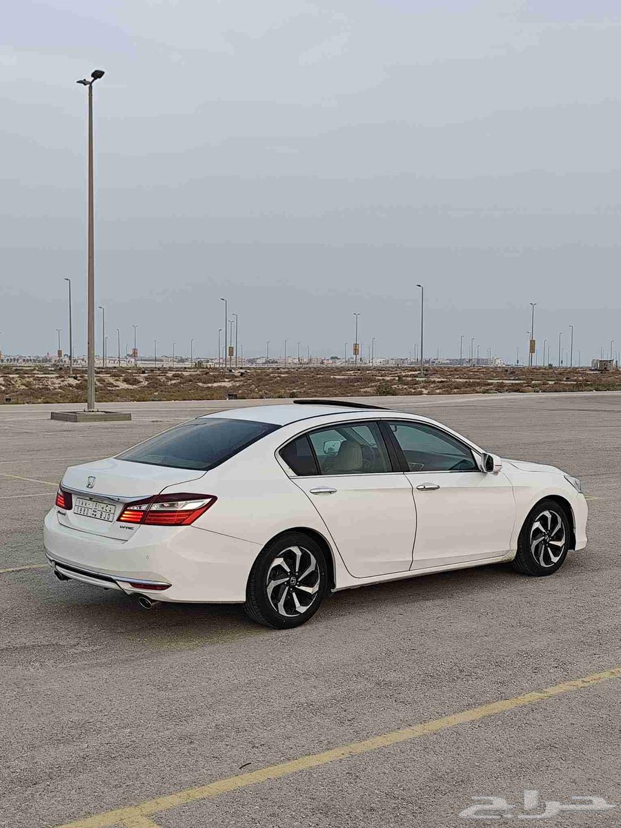 2017 Honda Accord for sale, fully loaded, 4 cylinder64394317212418114