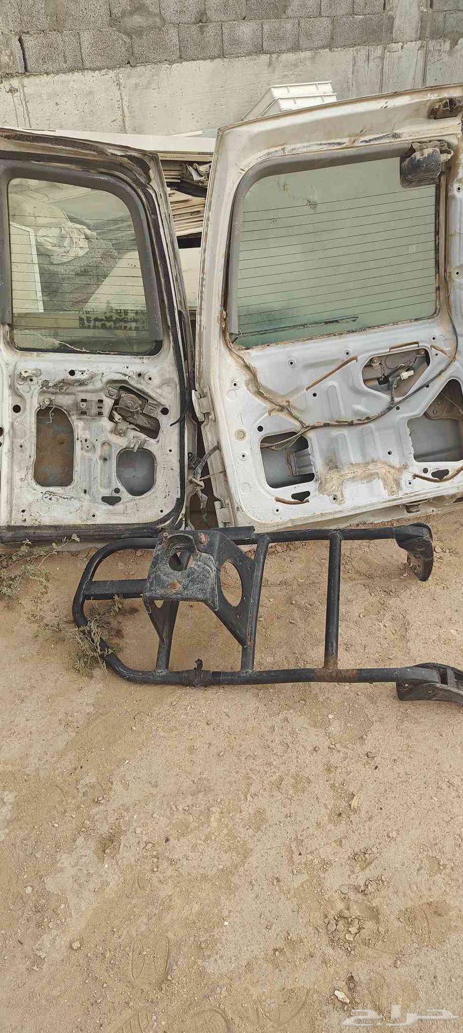 بيبان صفاق لاندكروزر بدون اغراض معها قاعدة السبير64381370134403113