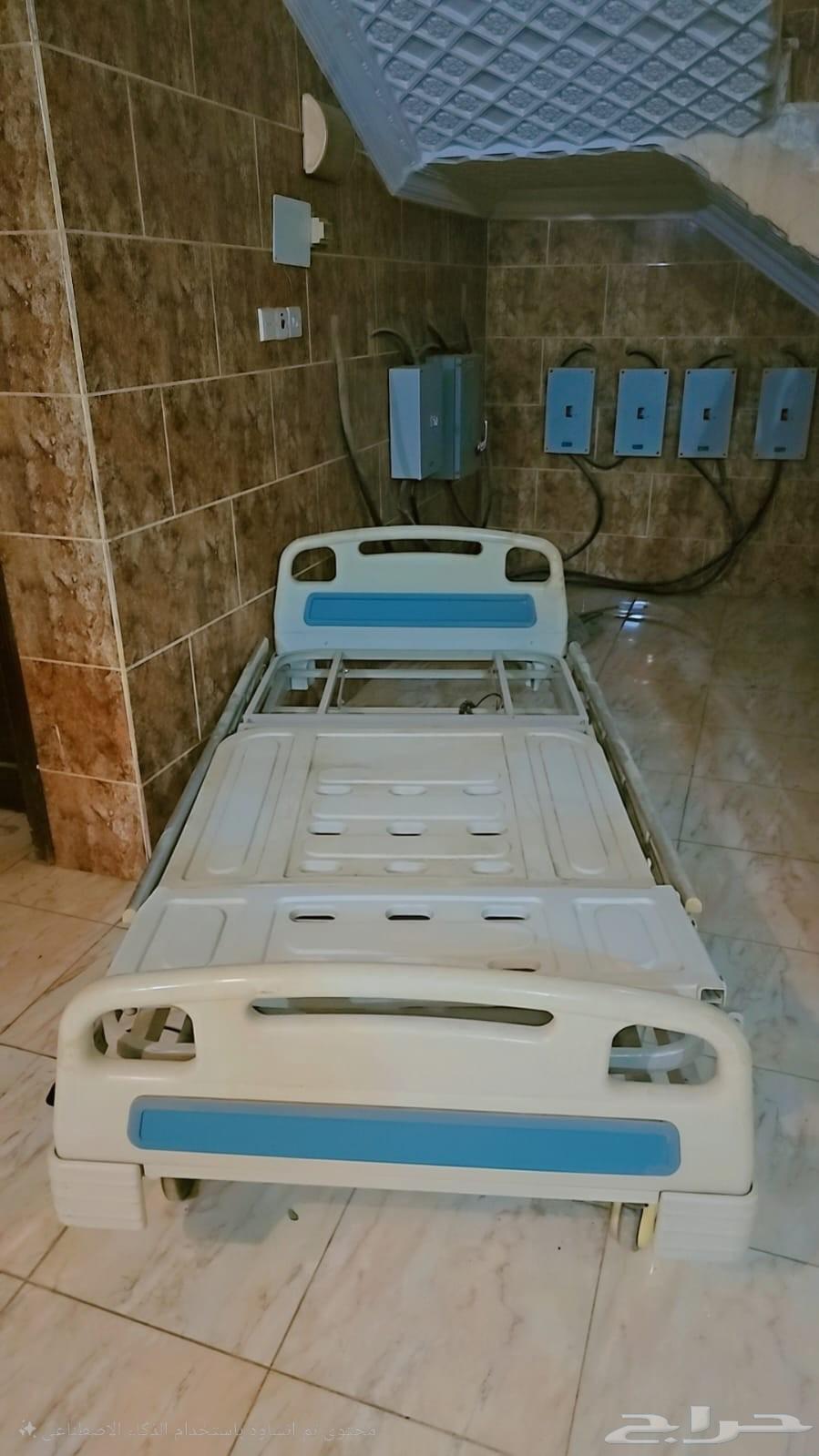 سرير مريض استخدام اقل من شهرين نظيفف بدون مرتبه63656793064066111
