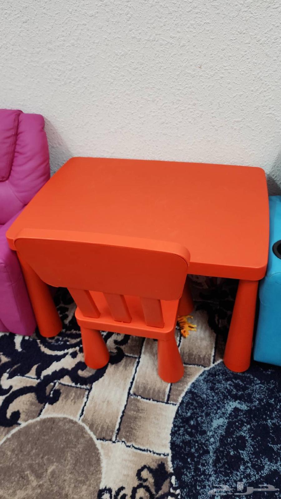 Table and chair64219641653763110