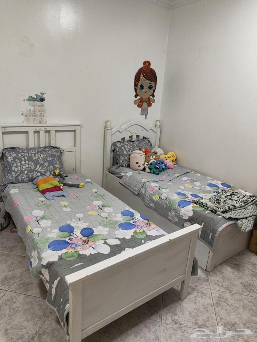 Closets for sale with two beds in good condition64227857966979112