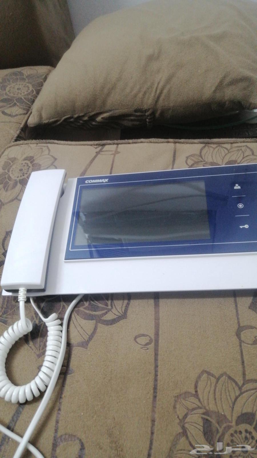 I have 3 Camcomex 10-inch intercom screens with a one-year warranty64228759705475110