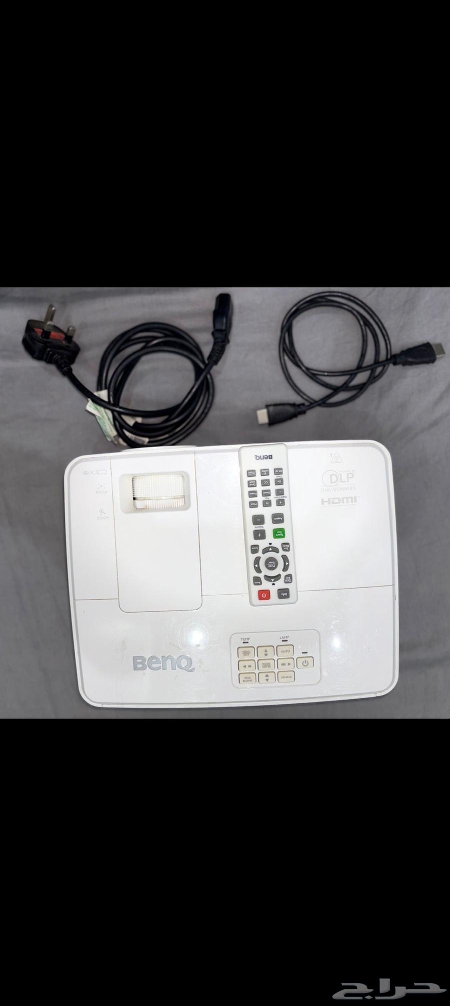 Projector64225360779777112