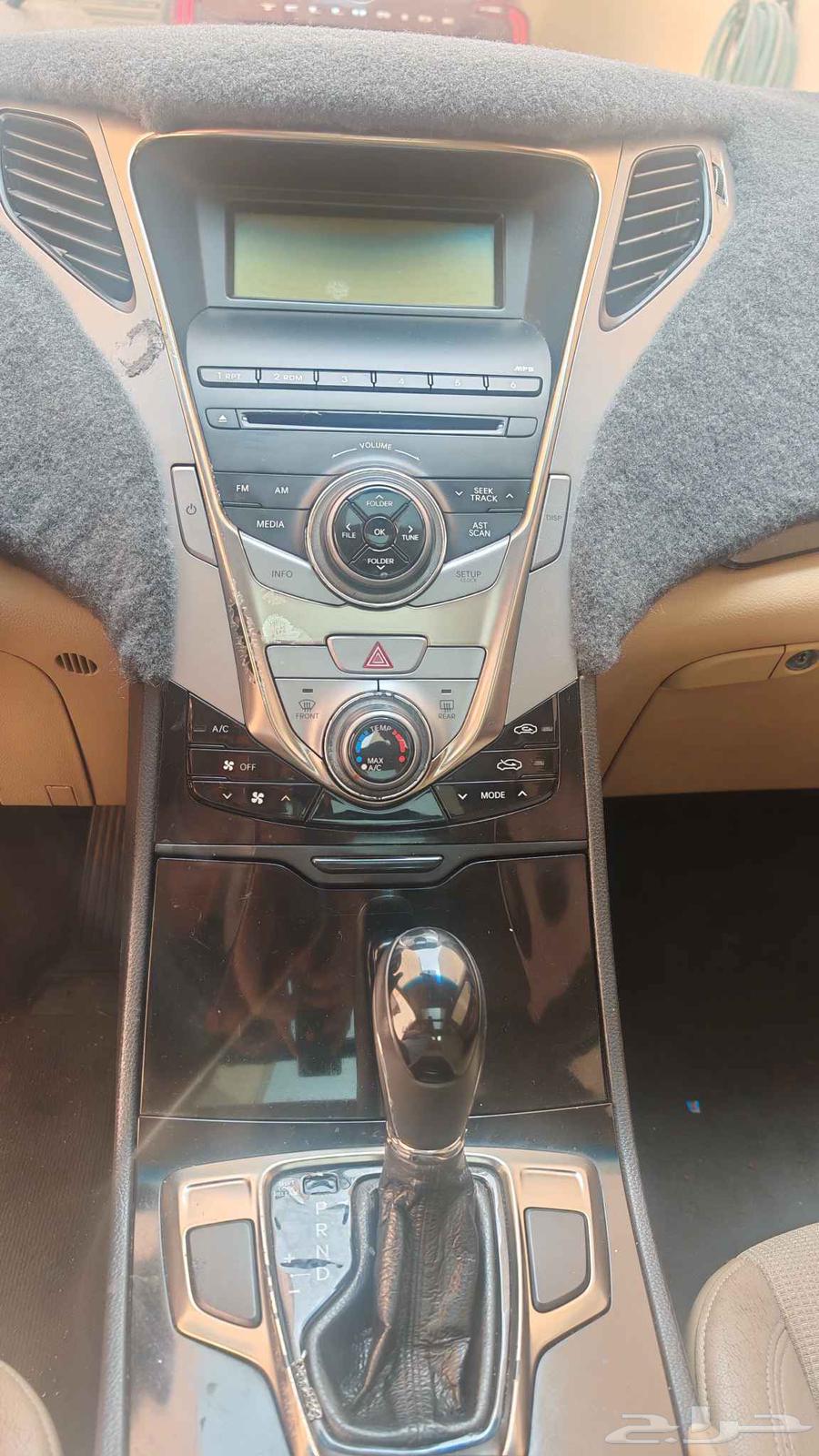 ازيرا 2012 ابيض تم البيع64401119276802111