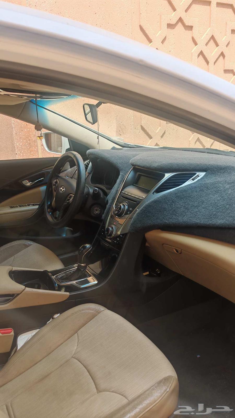 ازيرا 2012 ابيض تم البيع64401119276802114