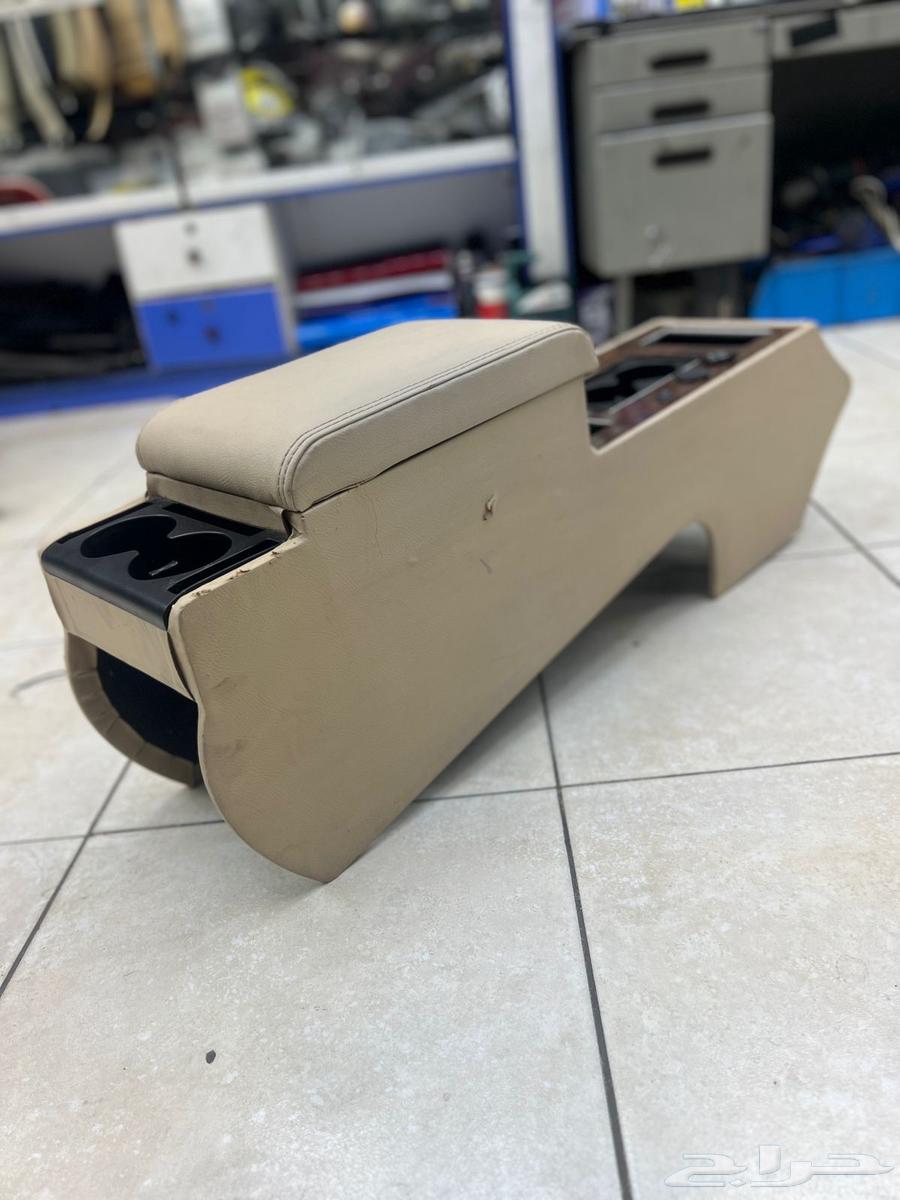 درج فورد ماركيز فيكتوريا مع حامل اكواب ومداخل ولاعه64399773183875110