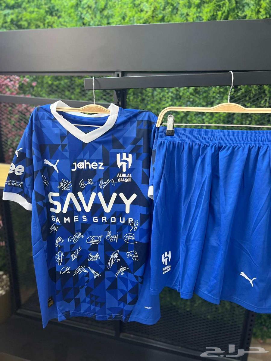 طقم الهلال السعودي الجديد مع تواقيع اللاعبين64231476899458110