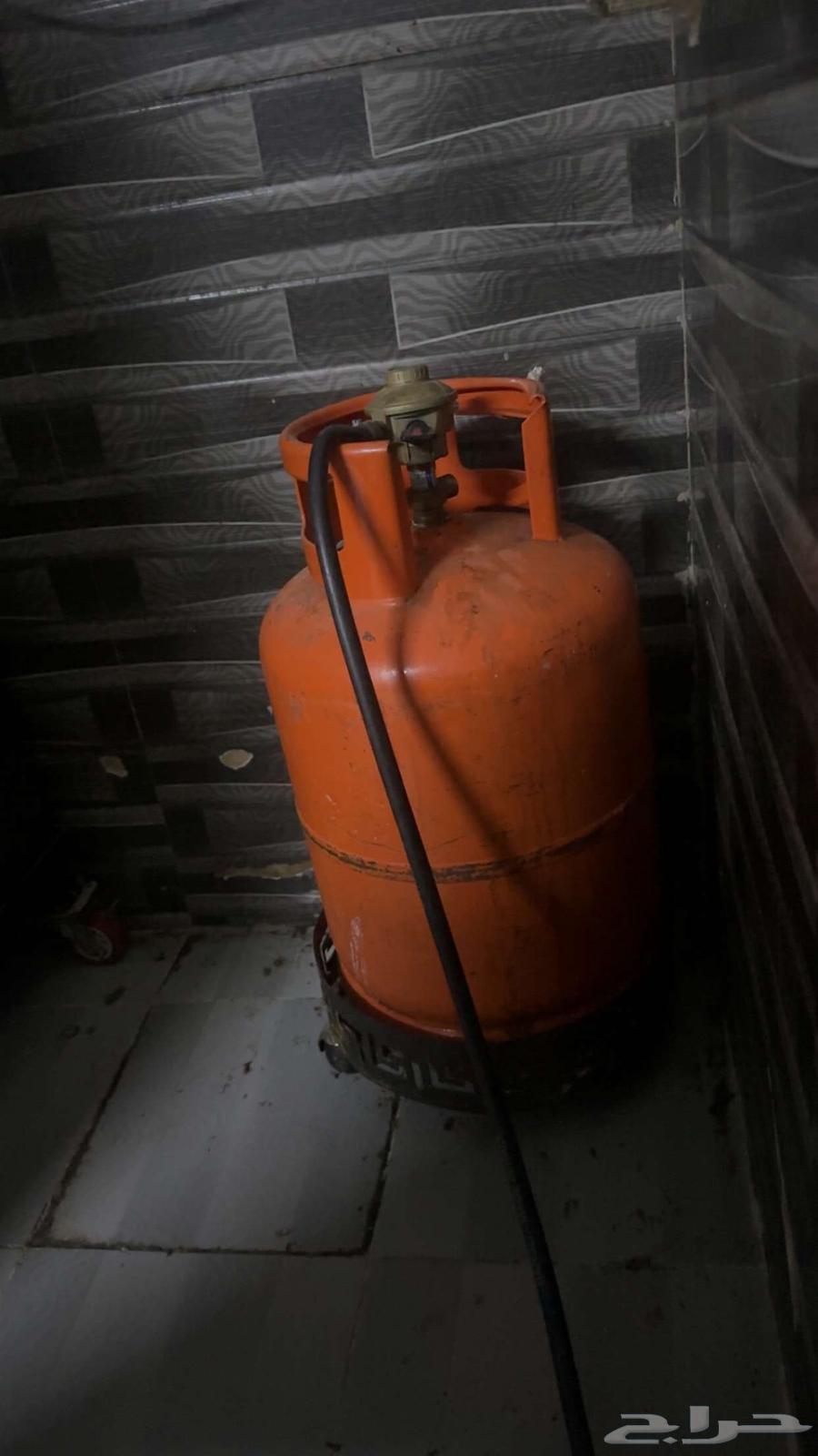 اسطوانات مستعمله للبيع الوحده ب 200 اربع حبات الواحده ب 20064396838686593110