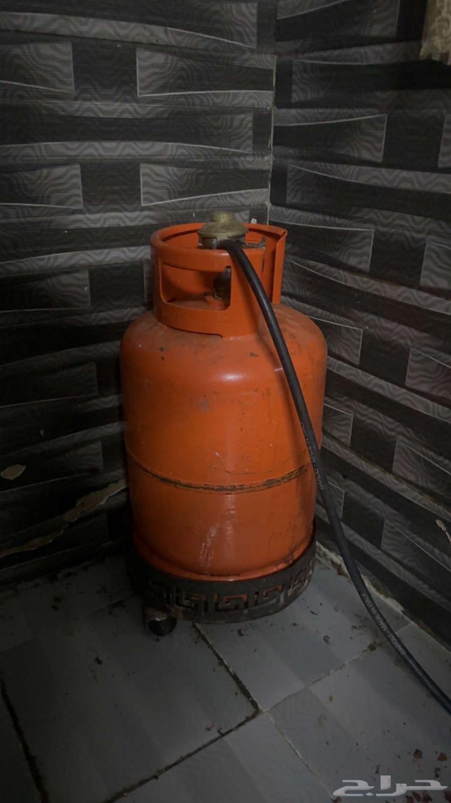 اسطوانات مستعمله للبيع الوحده ب 200 اربع حبات الواحده ب 20064396838686593111