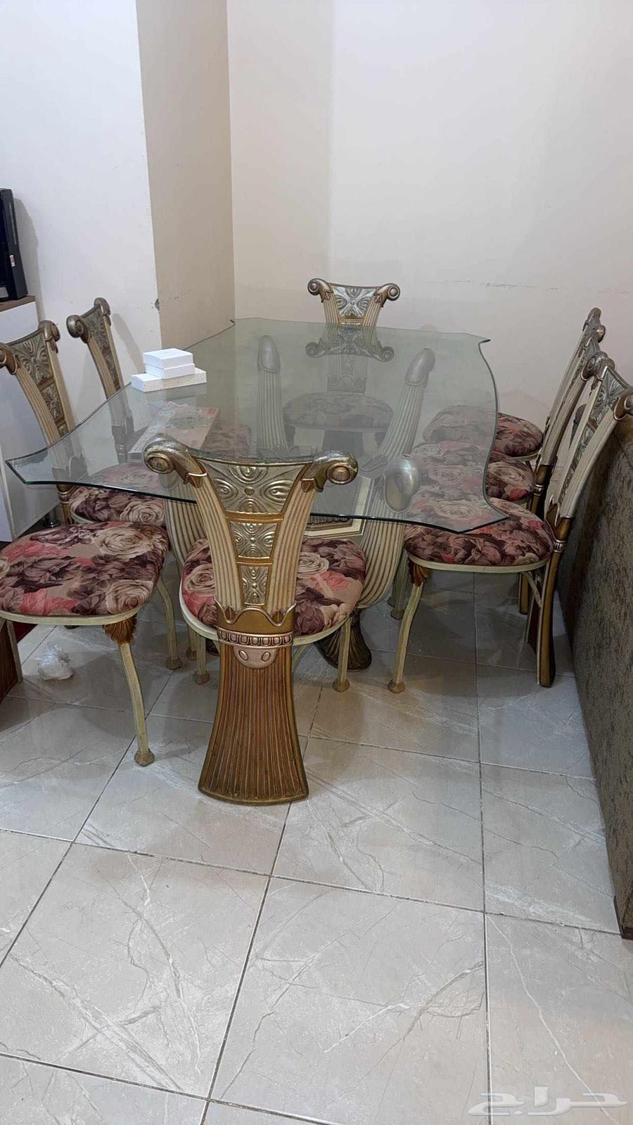 طاولة طعام كبيرة 8 كراسي للبيع64210213870210110