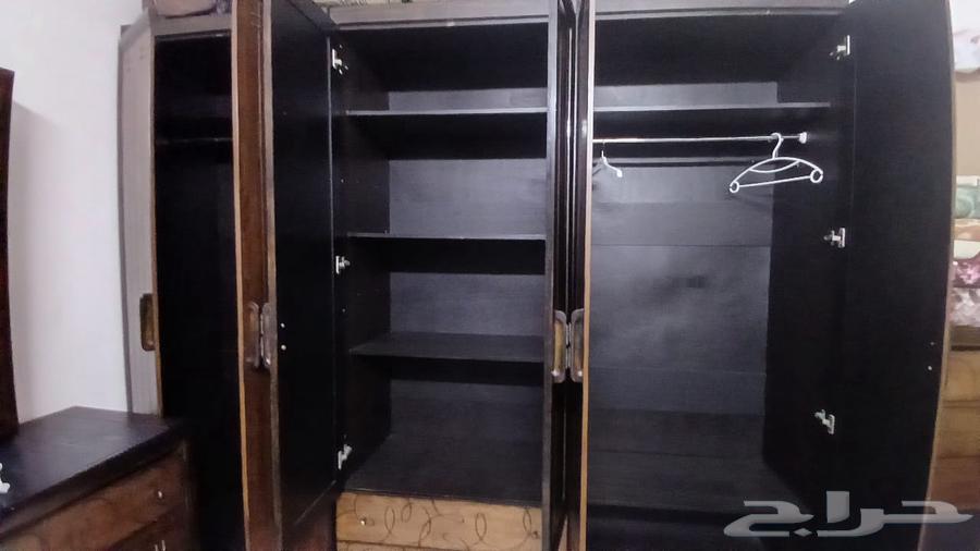 غرفه نوم دولاب وسرير وتسريحة السعر 800 ولا يجيني غير الجاد64217530346883110