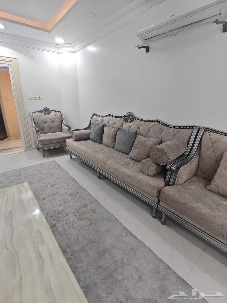 كنب فخم وشبه جديد للبيع خامات واسفنج عالي الجوده64225996477059113