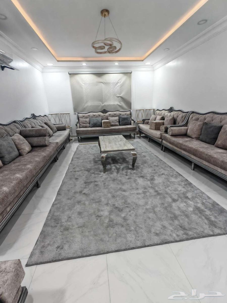 كنب فخم وشبه جديد للبيع خامات واسفنج عالي الجوده64225996477059111