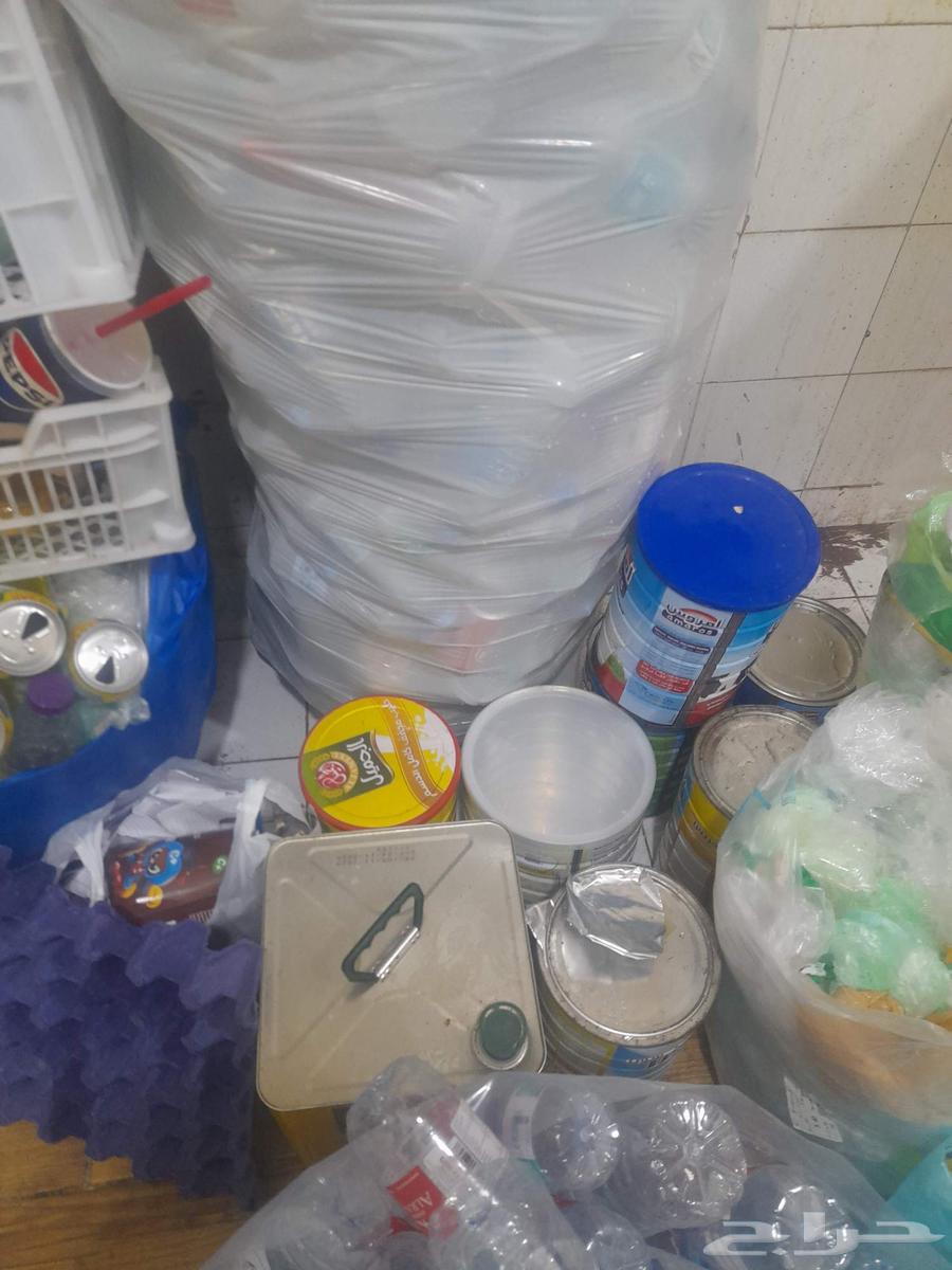 علب بلاستيك ومعدنية للبيع64231476994689114