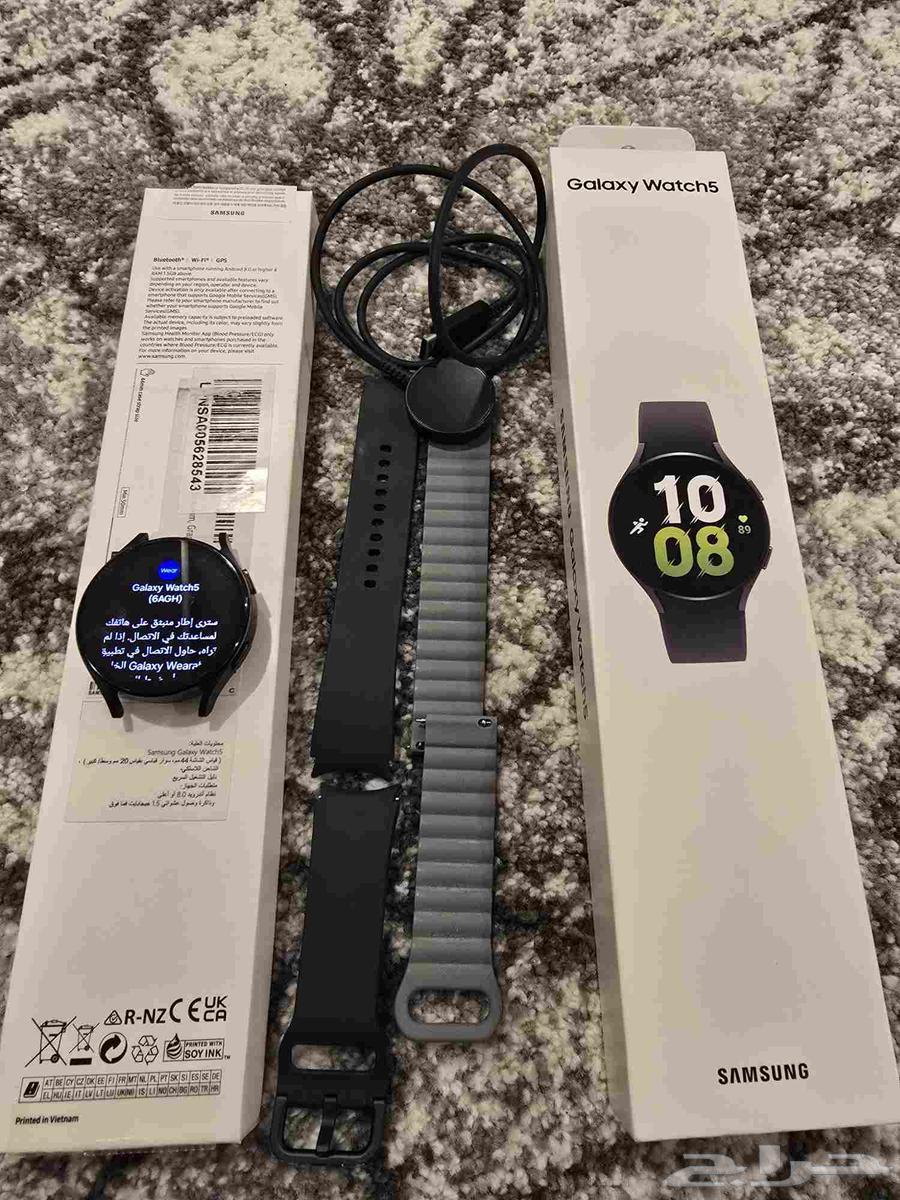 Samsung Watch 5, very clean, lightly used, comes with charger and box64229295382018113