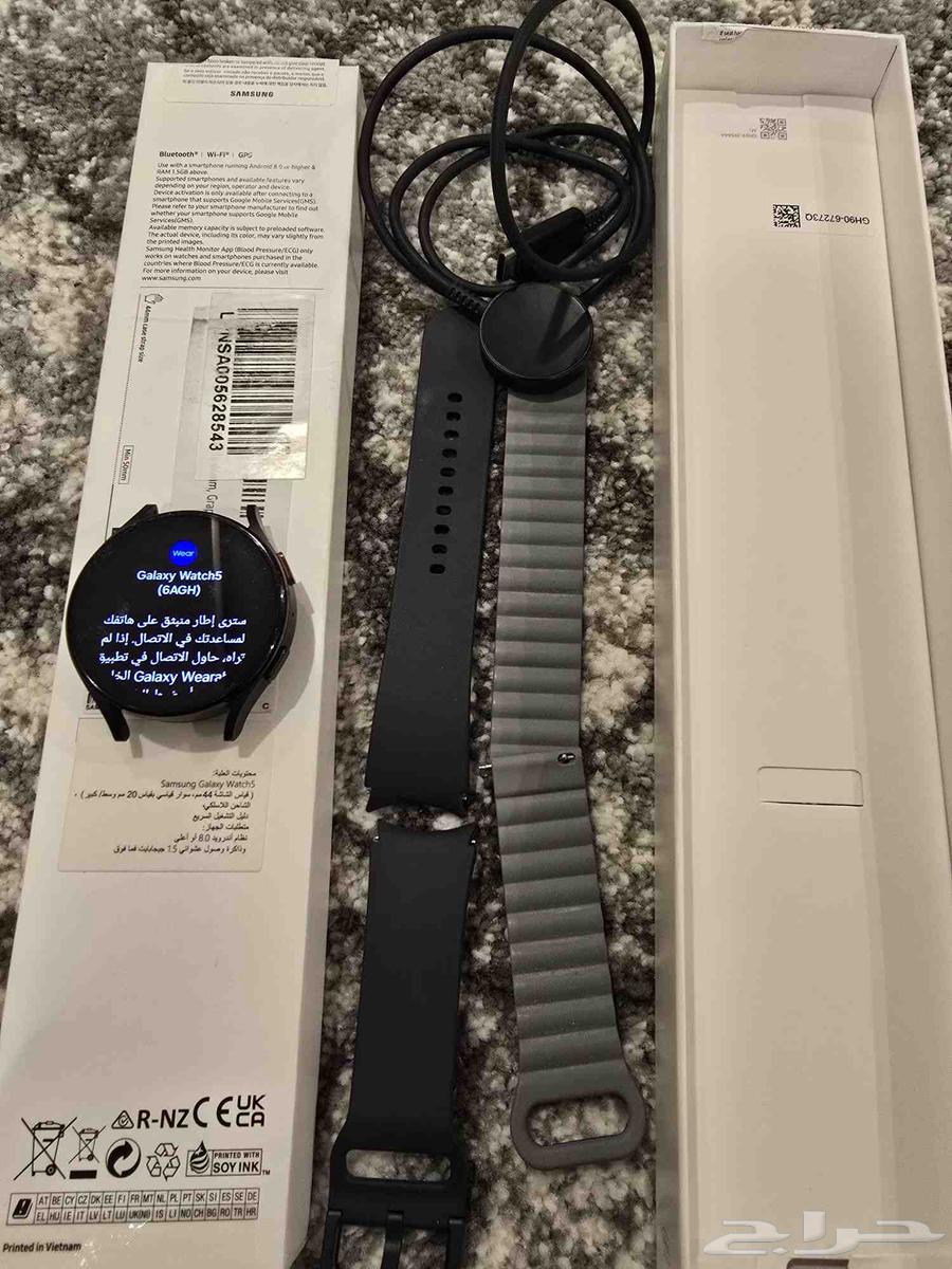 Samsung Watch 5, very clean, lightly used, comes with charger and box64229295382018114