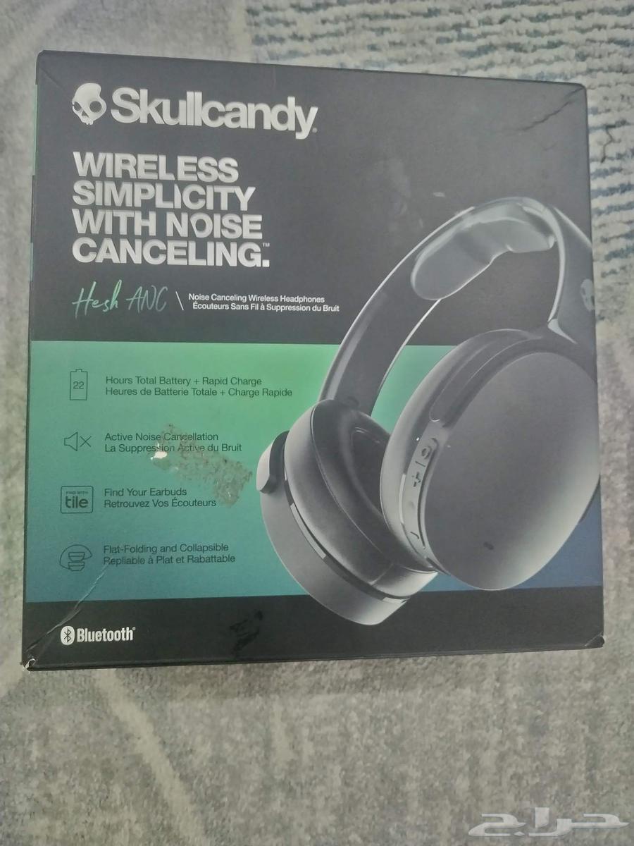 New noise-isolating Bluetooth headphones on Som64221081801474110